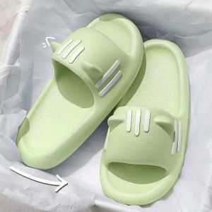 NQshop ใหม่ล่าสุด💖รองเท้าแตะแฟชั่นแบบสวมมีหูน้องแมวแต่งลายขีด รองเท้าแตะแบบสวมสีพื้นไม่กรีนลายเพิ่มเติม รองเท้าแตะผญเรียบๆพื้นนุ่มเบาใส่สบาย🥰