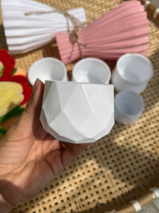 Bình hoa nhựa kiểu dáng ogrami chậu nhựa tròn chậu kim cương + kèm xốp cắm chậu cây kim tiền mini