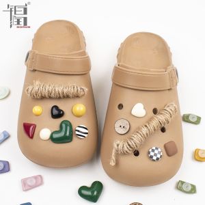 16Pcs/Set Perforated Crocs Jibbitz Charms Shoes Accessories Personalized Irregular Geometric Love Shoes Flower Shoe Buckle DIY Removable Clogs Decoration for Crocs