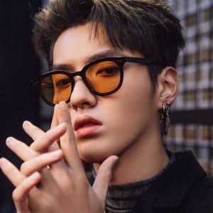 Kacamata Vincent Fashion Terbaru mode Kuning Bingkai Hitam Anti-UV Wanita Pria Vintage Retro Korea