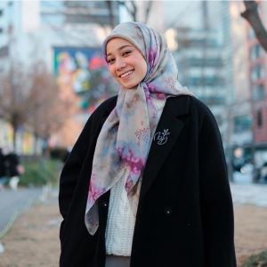 Koyu Hijab Segiempat Motif Viney Jepang Tie Dye (Korea Series) / Tie Die