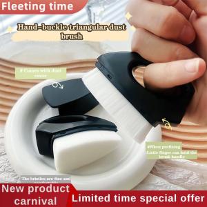 Fleeting time Professionals Nails Art Dust Brush Triangular With Cover Finger Buckle Brush Dust Cleaning Make Up Brush Manicure Tools
