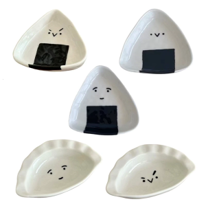 Mini Triangular Ceramic Sauce Dish Perfect For Sushi And Bentos Enhancing Dining Experience With Heat Resistant Design