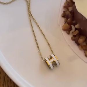 H Dây chuyền chữ cái đeo xương quai xanh dành cho nữ thời thượng và đa năng thiết kế độc đáo dây chuyền đơn giản và thanh lịch mang lại cảm giác cao cấp. 2026