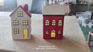 Creative Craftsmanship Ceramic LED Small House Decoration High Quality European and American Style Small House Decoration