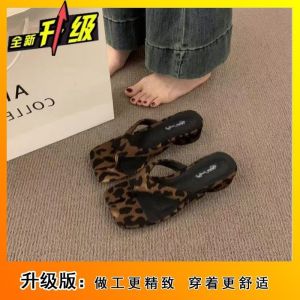 [Free Shipping] Summer New Collection: Chunky-Heeled Flat-Soled Sandals For Women Featuring A Unique And Versatile Toe-Post Design Square Toe And Fashionable Style