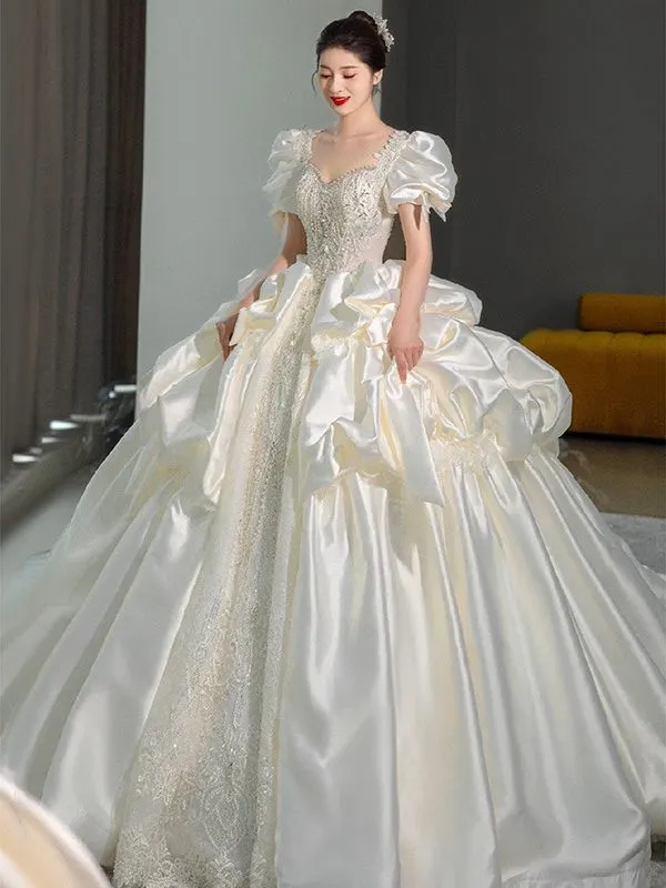 8 mẫu váy cưới công chúa lộng lẫy, sang trọng cho cô dâu