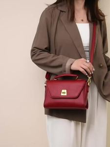 New Womens Fashion Versatile Commute Vintage Sophisticated Square Shoulder Bag