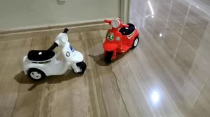 Veespa Mainan Anak Musik - Vespa Anak Funbike dengan Musik dan Lampu - Bahan Plastik Berkualitas Tinggi - Usia 1.5-4 Tahun - 2 Varian Warna (Merah/ Putih) - Murah