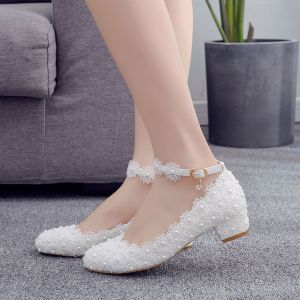 Elegant White Lace Wedding Shoes – 3cm Square Heel Round Toe Single Shoe Bridesmaid Pumps for Spring/Autumn with Wristband