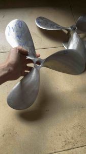 Chân vịt inox 3 cánh 4 tất chạy trái chân vịt inox 304