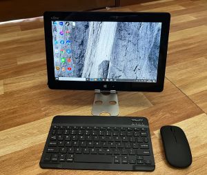 แท็บเล็ต 2in1พร้อมคีย์บร์อด Fujitsu ArrowsTab Q665/M Intel CoreM-5Y31(RAM:4 GB/SSD:128GB)ขนาด11.6นิ้ว