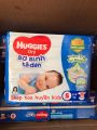 Tã dán sơ sinh Huggies size 4-8kg Mẫu mới Skin Perfect 54 Miếng tặng kèm khăn ướt - Hàng Chính Hãng. 