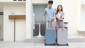 Vali du lịch khung nhôm nam nữ dung tích lớn có khóa sốcần kéo dày dặn bánh xe xoay 360°.