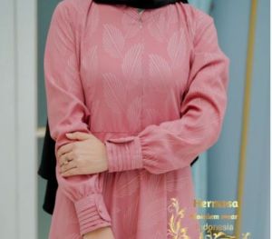 Gamis embos hermosa motf daun warna dusty pink-gamis syari busui umbrella 4 meter premium-gamis pink
