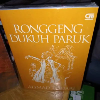 Ronggeng dukuh paruk By Ahmad tohari