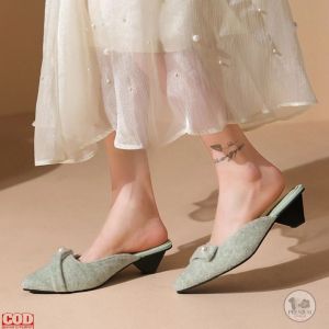Flat Mules Wanita Import Model Runcing Elegan Aksen Mutiara – Sol 5cm Nyaman Dipakai