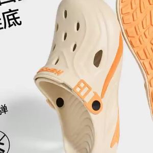 [Free Shipping] Summer Trendy Color-Blocked Perforated Sandals 2026 MenS Sports Outdoor Beach Non-Slip Thick-Soled Slippers