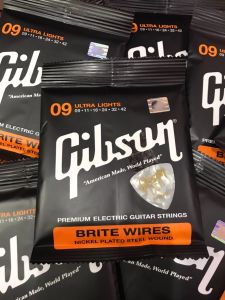 สายกีต้าร์ไฟฟ้าGibson (เบอร์09) ครบชุด6เส้น  สายสวย เสียงใส กังวาน **สินค้าดีมีคุณภาพ**🎁แถมฟรีปิ๊กกีต้าร์ มูลค่า45.-💥พร้อมจัดส่ง💥