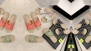 [Free Shipping] New womens summer outdoor slippers fashionable and versatile Korean style Ins bear sole beach fashion womens slippers other