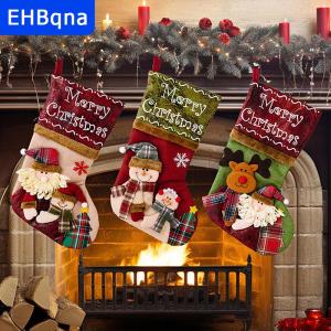 [COD] EHBqna SPORTS ถุงเท้าคริสต์มาสขนาดใหญ่แบบคลาสสิกลายซานต้ามนุษย์หิมะกวางเรนเดียร์ตัวละครคริสต์มาสสำหรับวันหยุดของครอบครัวของตกแต่งงานปาร์ตี้คริสต์มาส