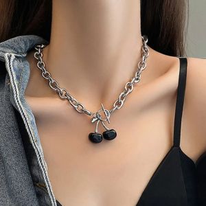 ชุดสีเข้มเชอร์รี่สร้อยเรซินพังก์เด็กสาวโกธิคผู้หญิงสร้อยคออัลลอยสีดำสีแดงสีทึบของผู้หญิงเครื่องประดับคอเย็นเครื่องประดับแฟชั่น