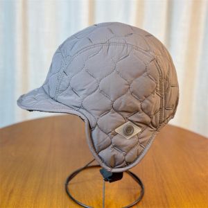 ZOOGGJZ ขนแกะหนา หมวกบอมเบอร์ ป้องกันหู แบบสองด้าน หมวก Lei Feng  อบอุ่นและอบอุ่น หมวกสำหรับฤดูหนาว ผู้ชายและผู้หญิง