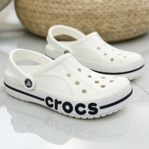 Dép sục nhựa crocs chuẩn xịn chống hôi chân nhựa tế bào êm mềm dẻo bền đi mưa lội nước đi biển . Dép sục crocs baya viền chữ crocs màu Trắng cho cả nam và nữ