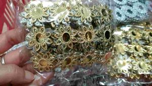 สังวาลย์ สังวาลย์ดอกไม้ 50 ชิ้น สังวาลย์ใหญ่ ขนาด 2.5-2.6 ชม. ของตกแต่งเหรียญโปรยทาน