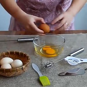 Semi-Automatic Egg Beater Self-Turning Hand Mixer Whisk Durable Kitchen Essential for Cake Baking