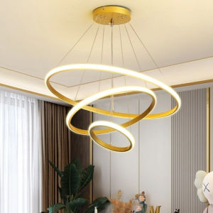 LED โคมไฟแขวน การออกแบบที่ทันสมัย ไตรรงค์ หรี่แสงได้ สามแหวน โคมไฟเพดานแบบหยด ยุโรปตอนเหนือ การออกแบบเชิงสร้างสรรค์ ปรับความยาวได้ ใช้ได้กับ ห้องนั่งเล่น ห้องนอน ห้องทานอาหาร ห้องครัว สำนักงาน โรงแรม คาเฟ่ แสงไฟตกแต่ง