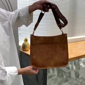 Foreign Trade 2025 Tote bag a hot-selling item in Europe and Americas best-selling retro womens bag cross-border fashion leopard print bag small square bag