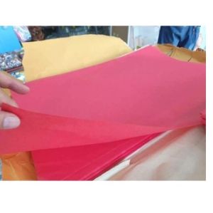 กระดาษแดง กระดาษปุยฝ้ายสีแดง กระดาษว่าวสีแดง แผ่นใหญ่ขนาดกว้าง20 ยาว30 นิ้ว ความหนา 17 แกรม