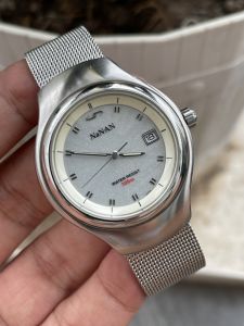 Đồng hồ nam NaN chạy pin hàng Si