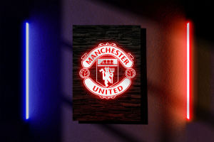 Dekorasi Kamar Pria dengan Poster Neon Bola