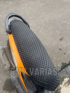 KULIT JOK MOTOR POLOS / CATUR / KULIT JERUK COVER JOK MOTOR POLOS / CATUR /KULIT JERUK UNIVERSAL MOTOR COVER SEAT MOTOR TERBARU UNIVERSAL YAMAHA HONDA PREMIUM