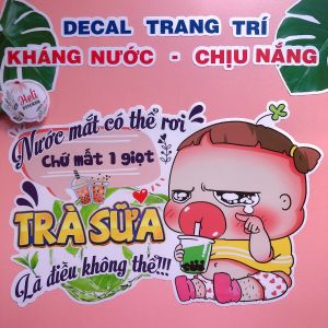 Decal Trang Trí QUỲNH AKA - NƯỚC MẮT CÓ THỂ RƠI CHỨ MẤT MỘT GIỌT TRÀ SỮA LÀ ĐIỀU KHÔNG THỂ Loại 1 ✨ Hình Dán Trang Trí Decor Quán Trà Sữa Cà Phê Sinh Tố Nước Ép - Sticker Kháng Nước Chịu Nắng Cắt Sẵn.