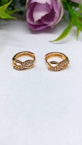 Anting Wanita Motif 8 Titanium Gold Permata Anti Alergi Anti Luntur