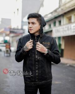 JAKET JEANS MODEL RESLETING TOPI  JAKET JEANS  / JAKET DENIM PRIA