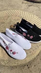 Breathable WomenS Mesh Shoes Fashionable Embroidered Slip-On Soft Sole Shoes For Mothers
