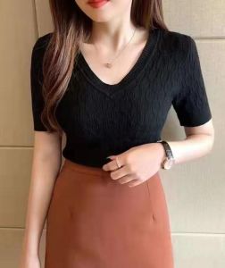 🍒Cherry🍒 42002 เสื้อสเวตเตอร์ผู้หญิง ผ้านุ่ม ผ้าทอลายในตัว บาง เสื้อไหมพรมคอวี สำหรับสาวออฟฟิศ