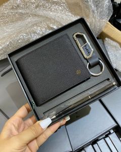 set Ví nam Pedro. và móc khoá