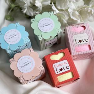 เซตละ50ชิ้นตกชิ้นละ10บาท ของชำร่วยผ้าขนหนูแพ็คกล่องหัวใจ 50 ชิ้น