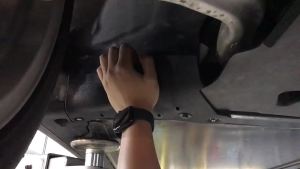 สำหรับ Tesla Model 3/Y ปี 2021-2025 การ์ดท่อน้ำหล่อเย็น ป้องกันการกระแทก แผ่นป้องกันท่อคอนเดนเซอร์อลูมิเนียมอัลลอยด์