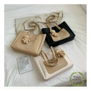 Túi tote da vừa A4 kèm gấu ngẫu nhiên túi xách nữ đeo vai túi công sở túi đi học túi xách nữ vừa A4 túi đi dạy hàng đẹp TOTEGAU