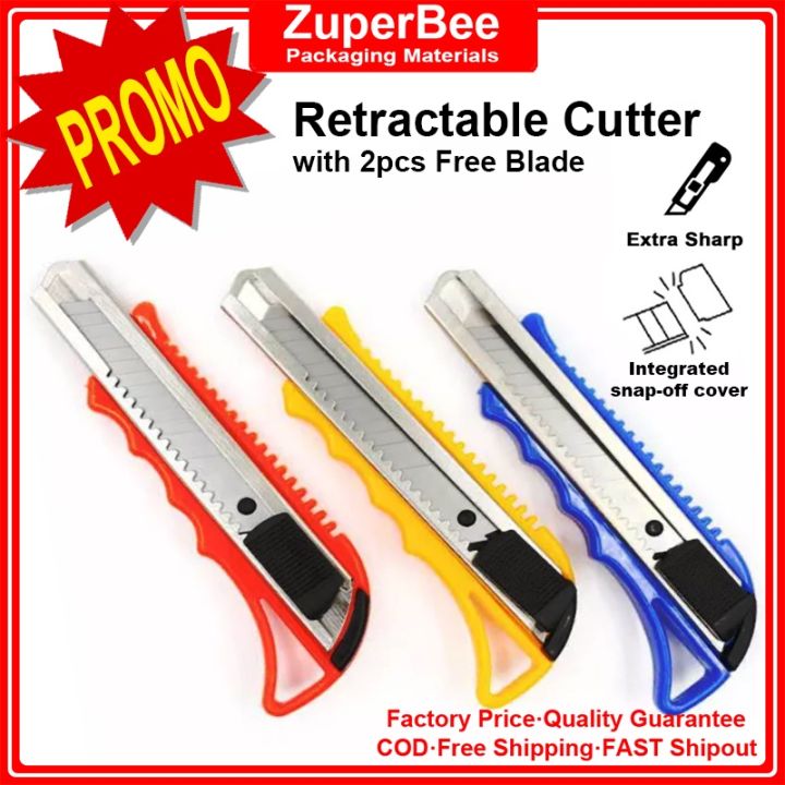 Hand deals cutter blade