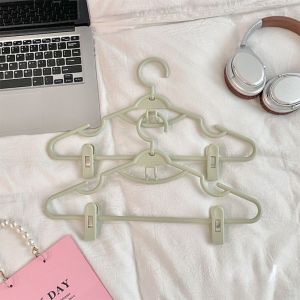 GOODOO กันลื่น ที่แขวนเสื้อผ้า หมุนได้360องศา พลาสติกทำจากพลาสติก ราวตากเสื้อผ้า มัลติฟังก์ชั่ พร้อมคลิปหนีบ ชั้นวางซักรีด บ้านในบ้าน