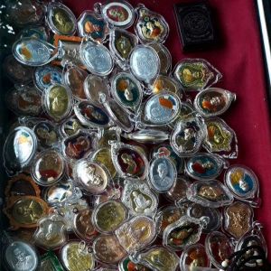 หลวงพ่อพัฒน์ วัดห้วยด้วน รวมรุ่น 100 องค์  ปี59 61 62 63รับประกันแท้