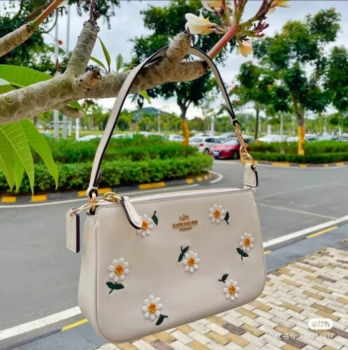 Coach store daisy purse