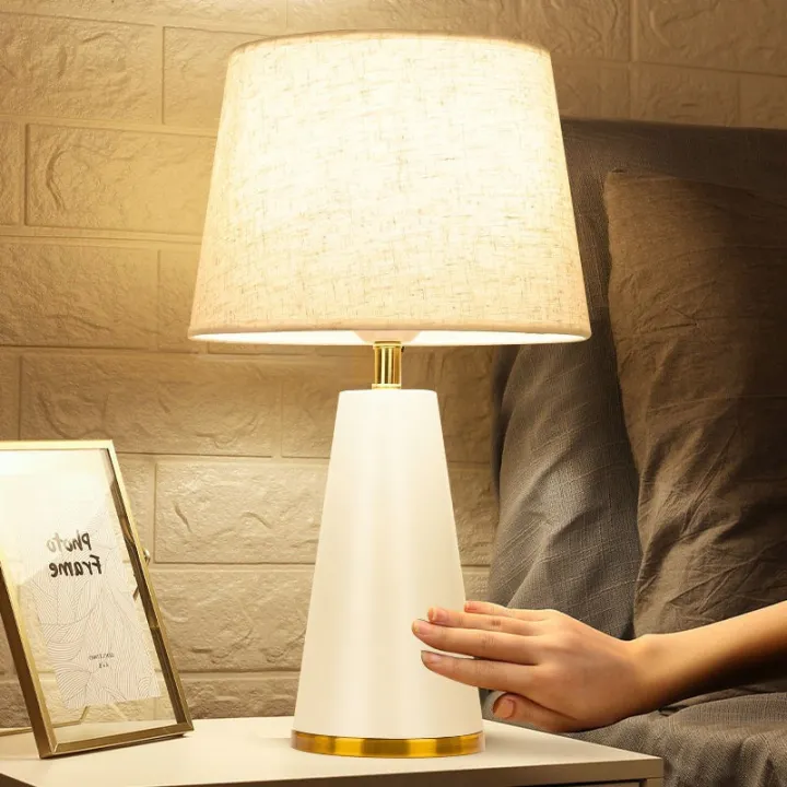 Nordic%20Household%20Metal%20Table%20Lamp%20Energy-saving%20Bedroom%20Bedside%20Lamp%20LED%20Study%20Desk%20Lamp%20Modern%20Simple%20Home%20Living%20room%20Hotel%20Decoration%20Fixtures%20-UK%20Plug%2042*25cm%20-%20Image%205